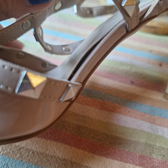 Nude Patent Pointy Toe Heels - Picture 6 of 8